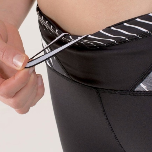 Lululemon Speed Tight Interlock Leggings in Black/Quilt Winter Size 4 - Picture 4 of 11